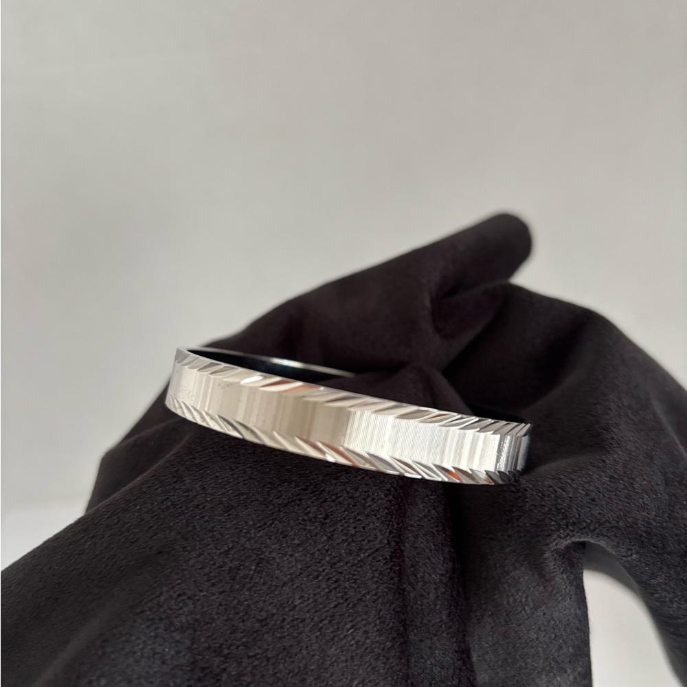 Monet Silver Tone Textured Bangle Bracelet Signed Monet Fits 7 1/2” Wrist VTG
